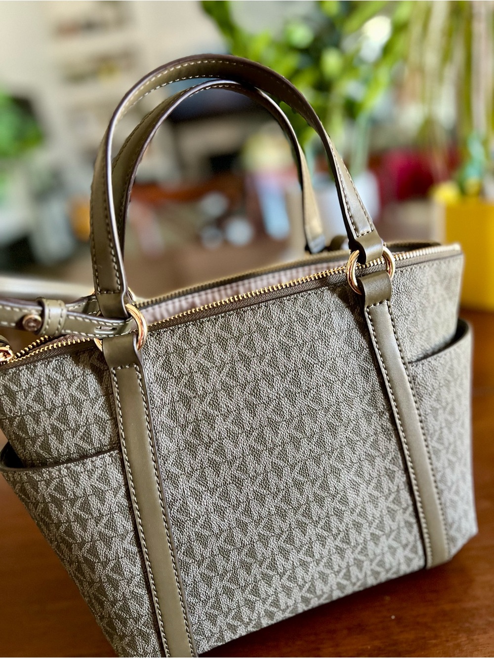 **NWT!** Michael Kors Olive Sullivan Small Convertible Top Zip Tote Handbag - Picture 4 of 6